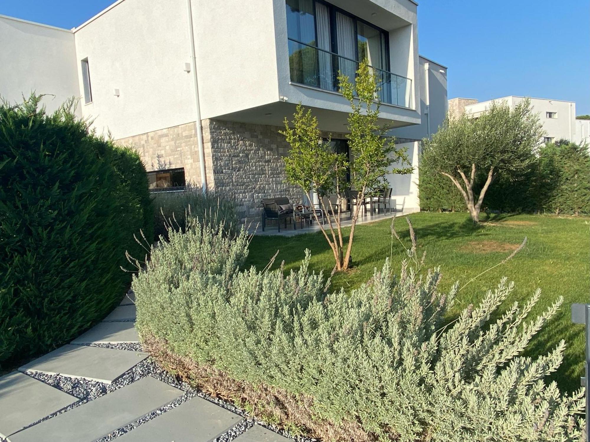 Rosemarine Villas Durrës Esterno foto
